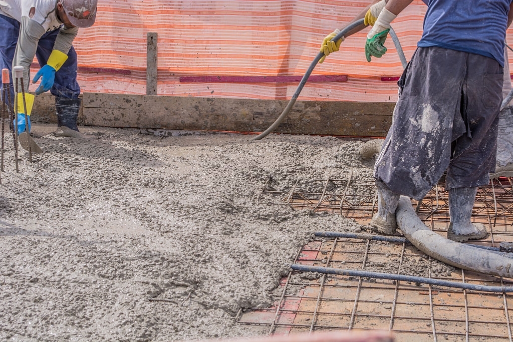 Бетонные монолитные работы с подачей тяжелого гранитного бетона бетононасосом