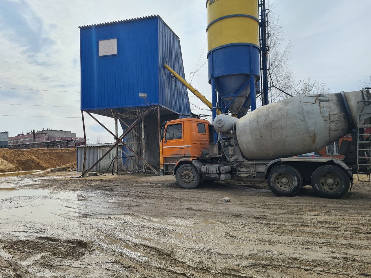 Одинцовский бетонный завод с миксером бетона