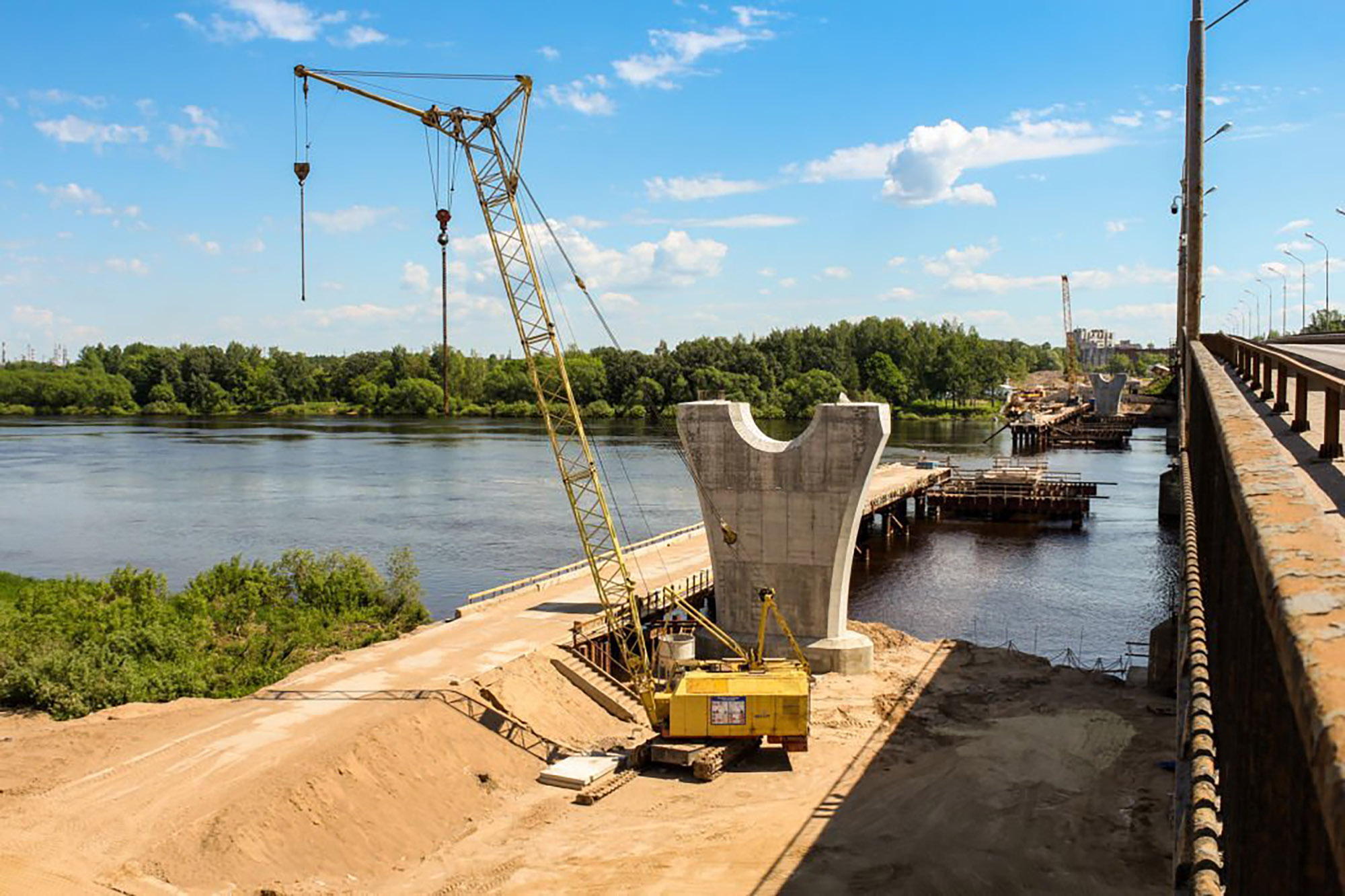 строительство моста через реку